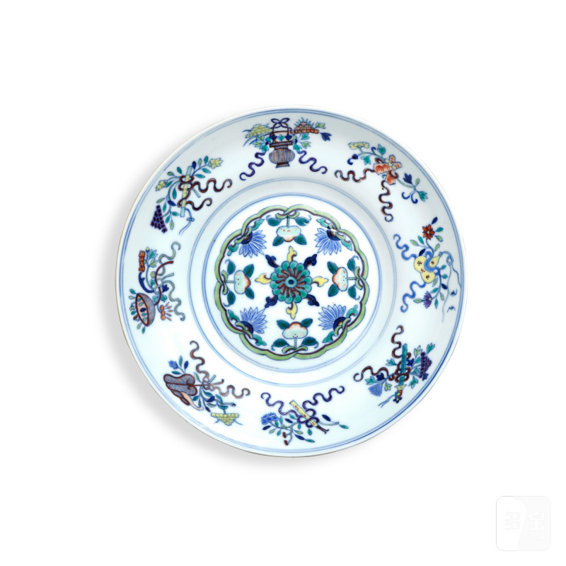 A doucai 'eight Daoist emblems' ogee dish, Mark and period of Guangxu | 清光緒 闘彩暗八仙紋折腰盤 《大清光緒年製》款